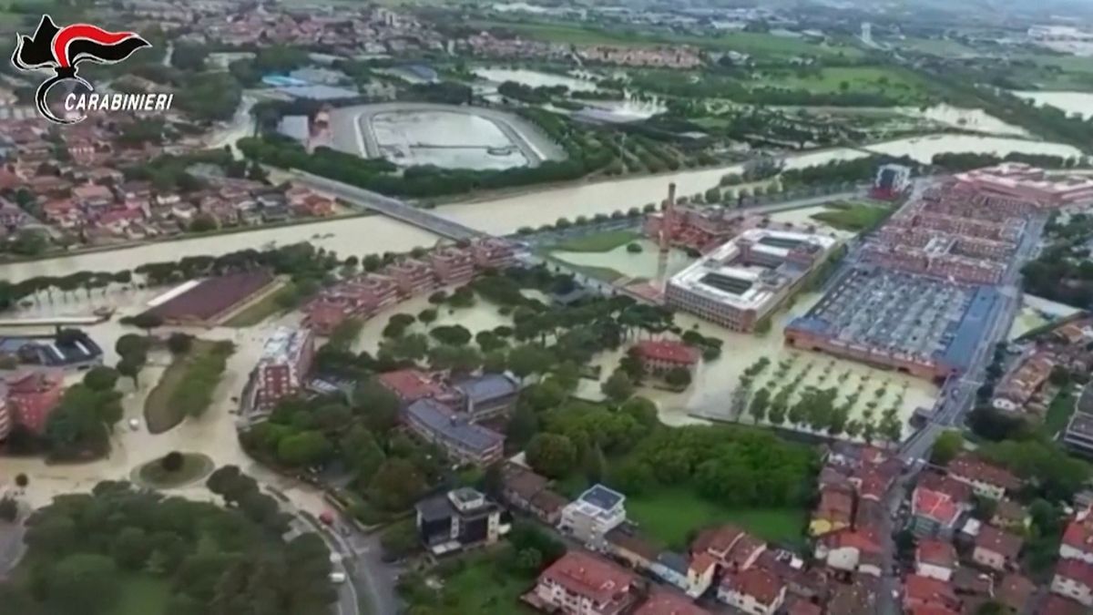 “L’acqua è salita in dieci minuti.”  Le alluvioni in Italia causano già sei vittime, la gara di Formula 1 è cancellata